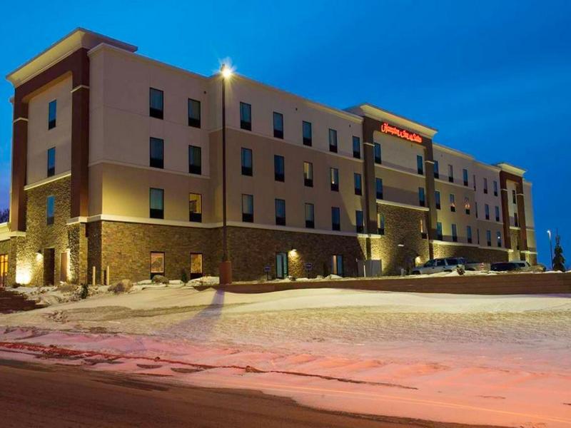 Hampton Inn & Suites Bismarck Northwest Exterior photo