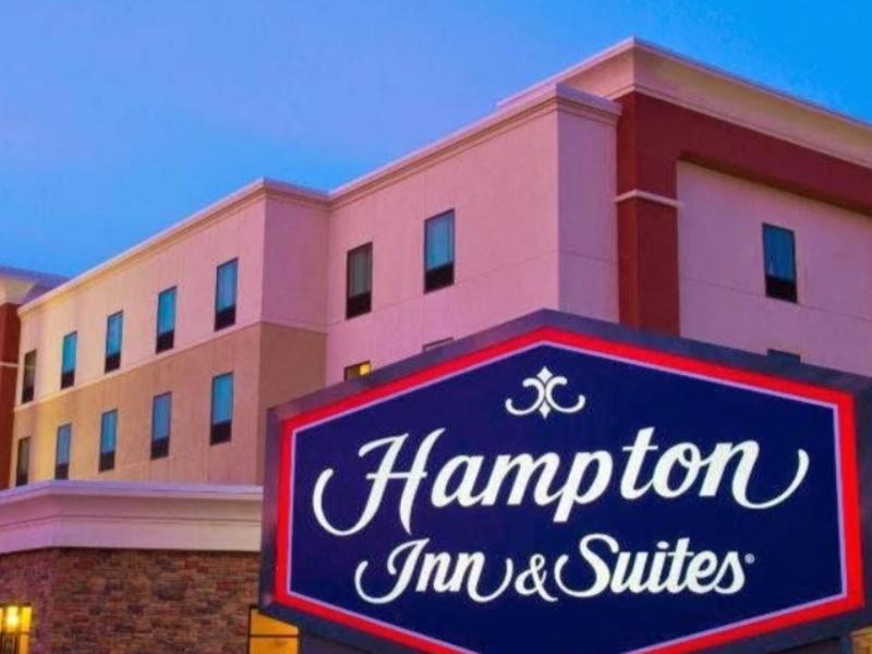 Hampton Inn & Suites Bismarck Northwest Exterior photo